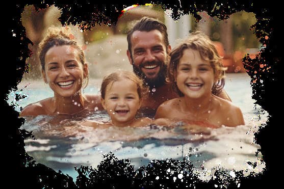 Familia feliz reunida na piscina